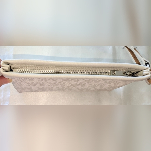 MICHAEL KORS Jet Set Fanny Pack Belt Bag In Shades of Light Gray w/ Logo Medium - Picture 4 of 8